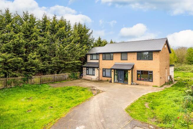 4 bed property, in NN18 Norway Close, £550,000
