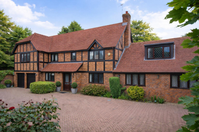 6 bed property, in Bromley Lane, £1,800,000
