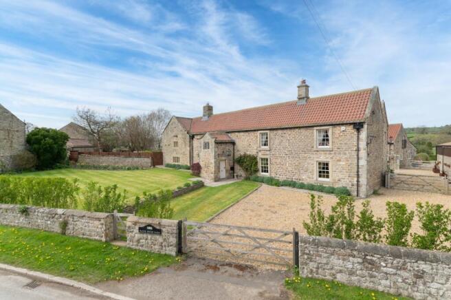 7 bed property, in Manor House Farm, £2,000,000