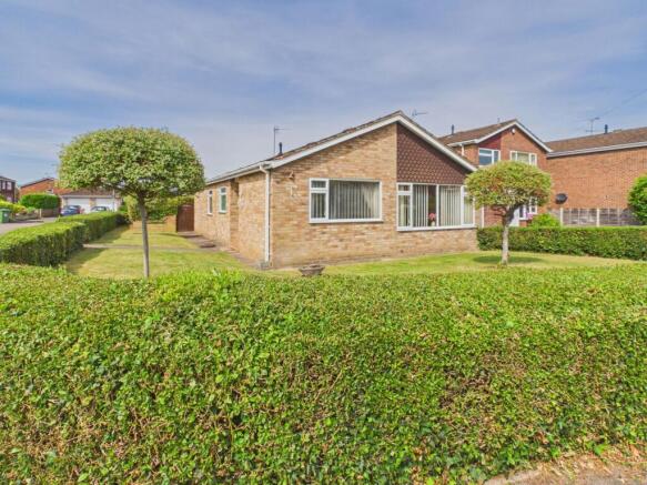 2 bed property, in Glevum Close, £325,000