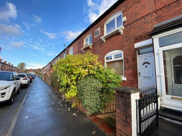 2 bed property, in Dudley Road, £298,000