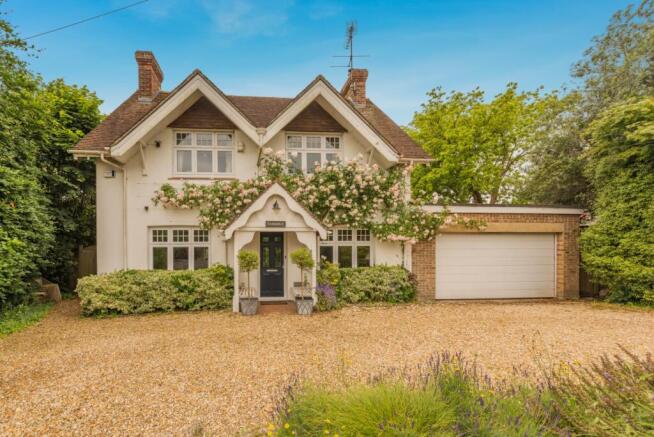 5 bed property, in Reynolds Lane, £900,000