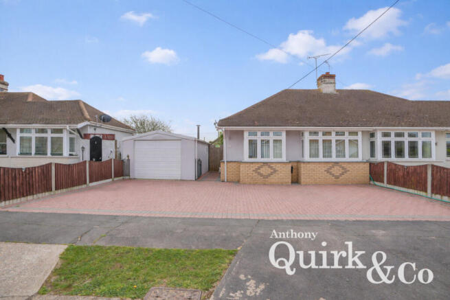 2 bed property, in Berkeley Lane, £350,000