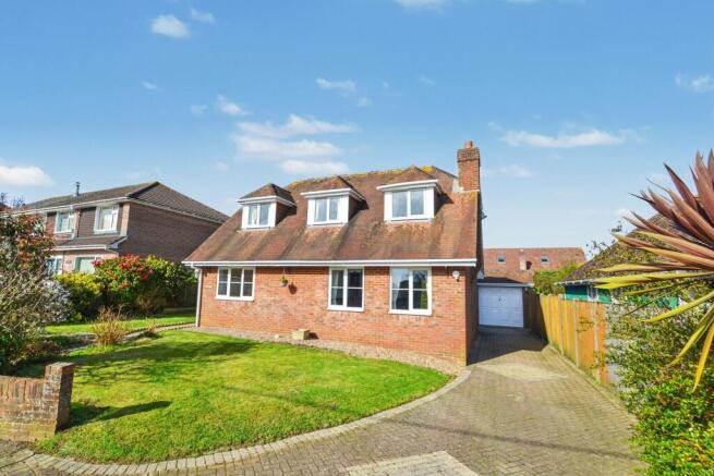 3 bed property, in Lytchett Matravers, £475,000