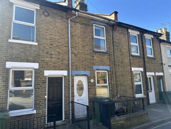 2 bed property, in Union Street, £220,000