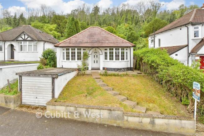 2 bed property, in Valley Road, £400,000