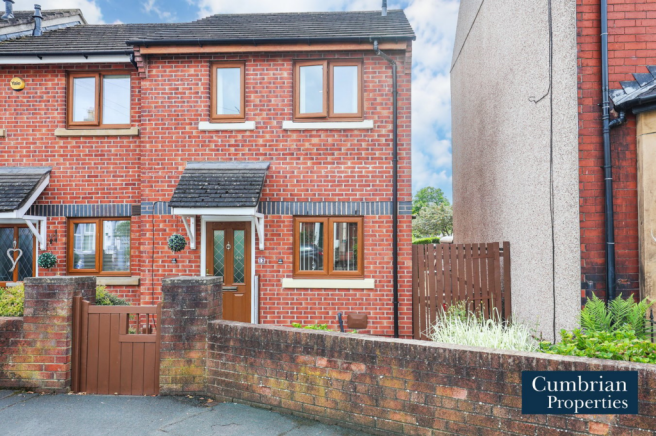 2 bed property, in Victoria Road, £159,000