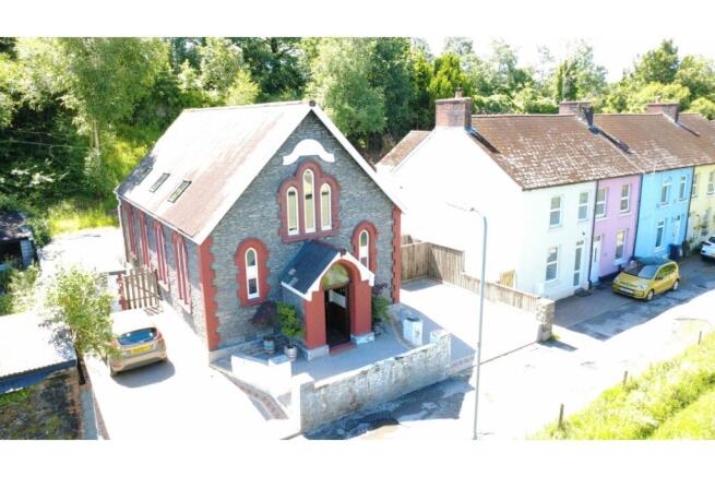 4 bed property, in Canalside, £375,000