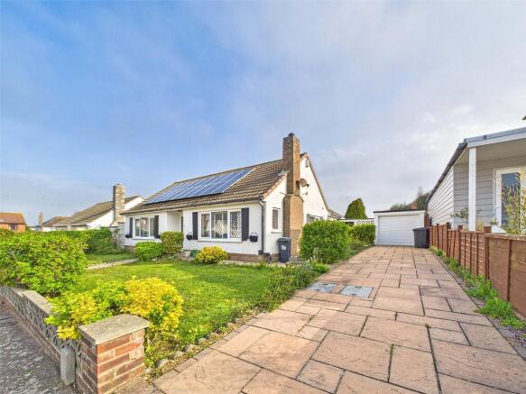 2 bed property, in Malcomb Close, £600,000