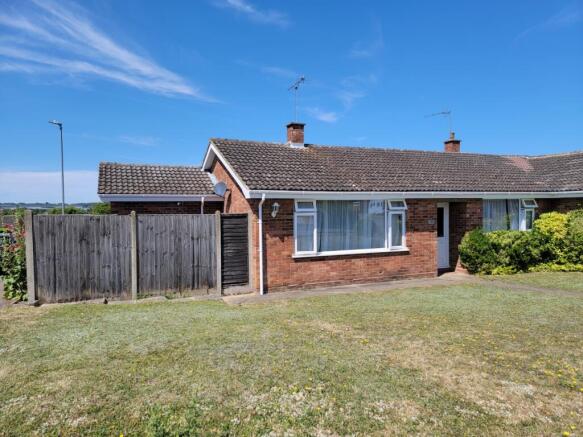 3 bed property, in Thornhill Road, £315,000