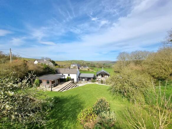 3 bed property, in Lawhitton, £715,000