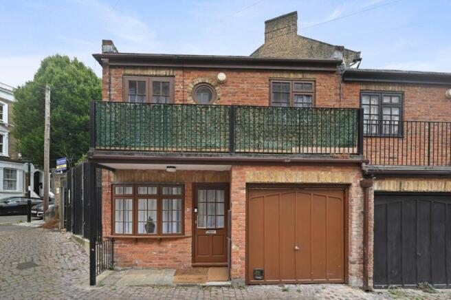 2 bed property, in Burlington Mews, £625,000