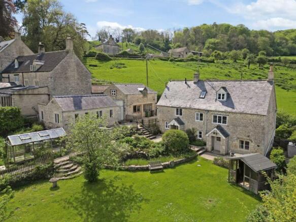5 bed property, in Pitchcombe, £895,000