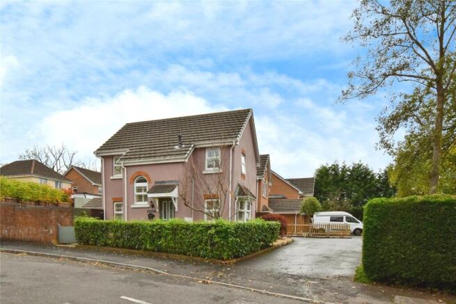 3 bed property, in Parc Nant Y Felin, £320,000