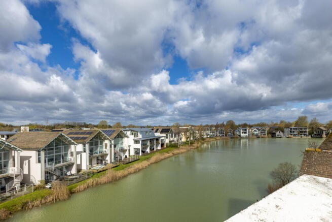 6 bed property, in Howells Mere 42, £715,000