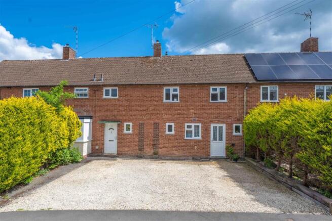 3 bed property, in Meadow Road, £350,000