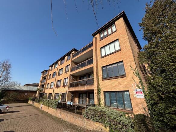 1 bed property, in Widmore Road, £235,000