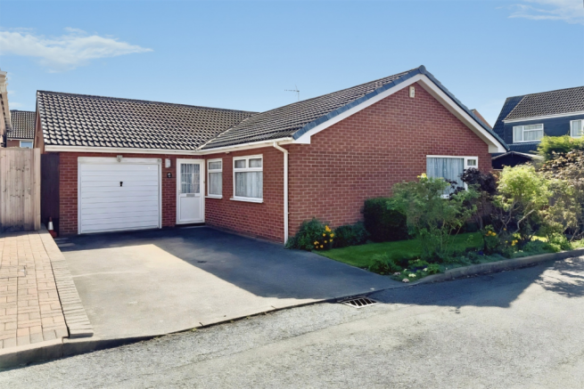 3 bed property, in Charlotte Grove, £350,000