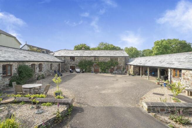 5 bed property, in Launceston, £995,000