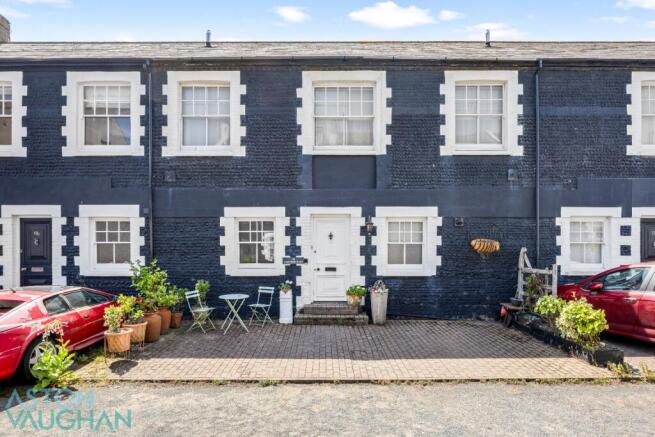2 bed property, in Kemp Town Place, £575,000