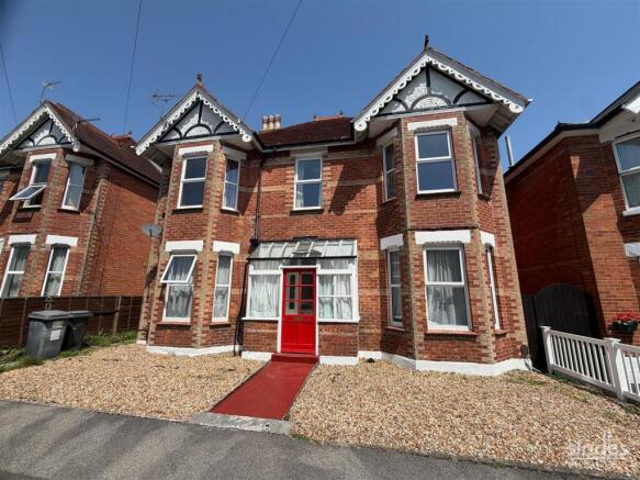 5 bed property, in Richmond Wood Road, £515,000