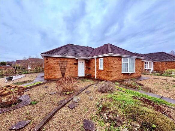 3 bed property, in Cromwell Close, £210,000