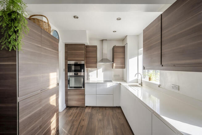 3 bed property, in Cromwell Road, £500,000