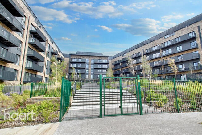 1 bed property, in George Street, £180,000