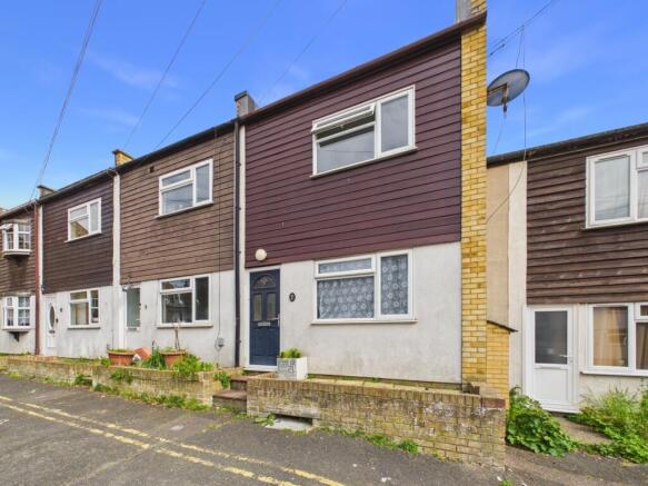2 bed property, in Granville Farm Mews, £169,995