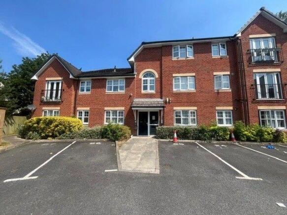 2 bed property, in Apartment 37, £165,000