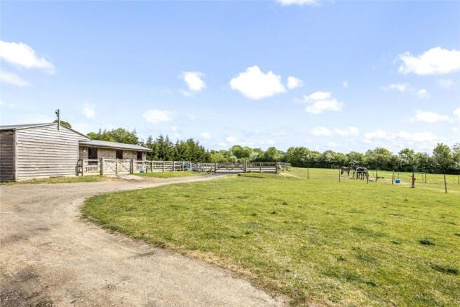 6 bed property, in Station Road, £1,050,000