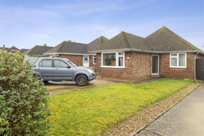 2 bed property, in Brightling Road, £340,000