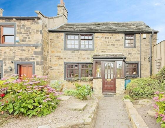 3 bed property, in Fartown, £300,000