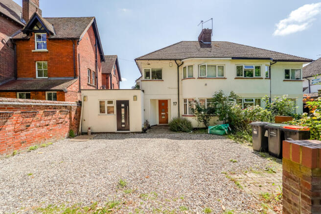 4 bed property, in Linden Road, £600,000