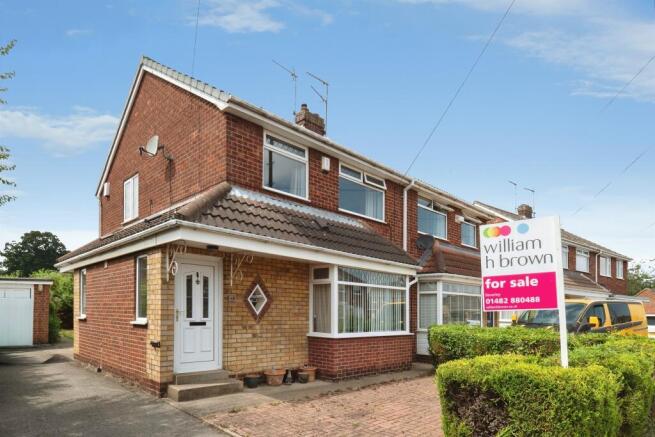 3 bed property, in The Paddock, £210,000