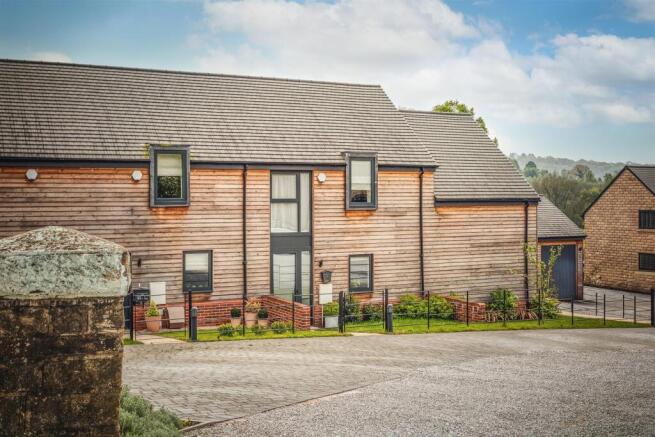 4 bed property, in 6 Chase Farm, £375,000