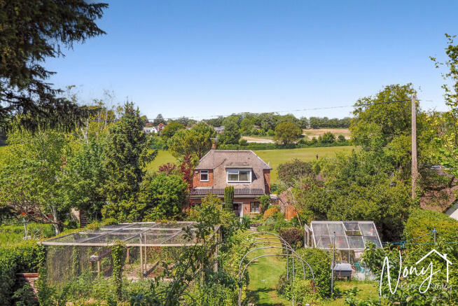 3 bed property, in Hazeley Road, £750,000