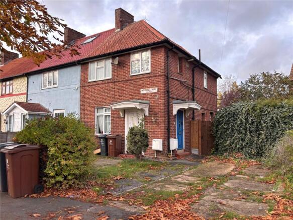 1 bed property, in Winding Way, £200,000