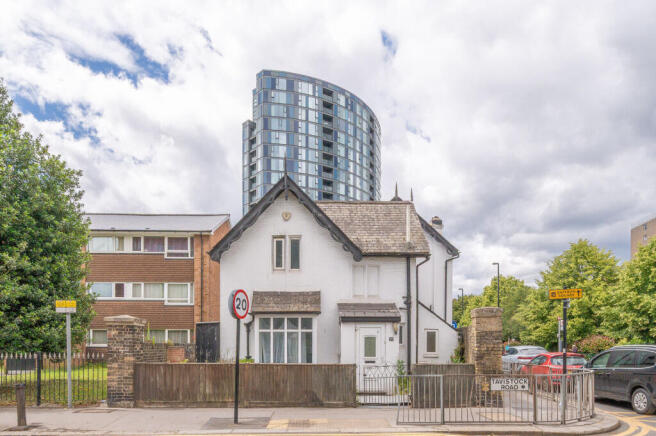 3 bed property, in Tavistock Road, £630,000