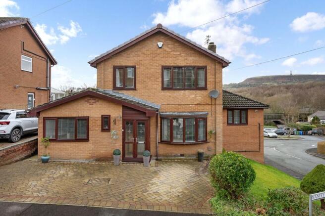 5 bed property, in Manley Close, £525,000