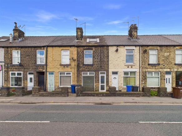 3 bed property, in Penistone Road North, £130,000
