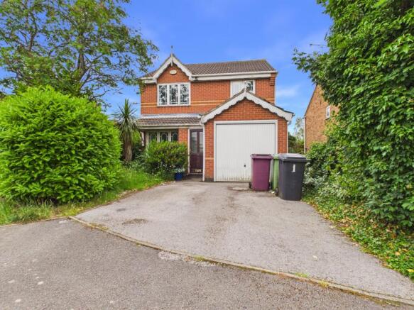 3 bed property, in Pendine Close, £230,000