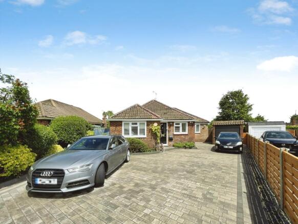 4 bed property, in Abbott Close, £520,000