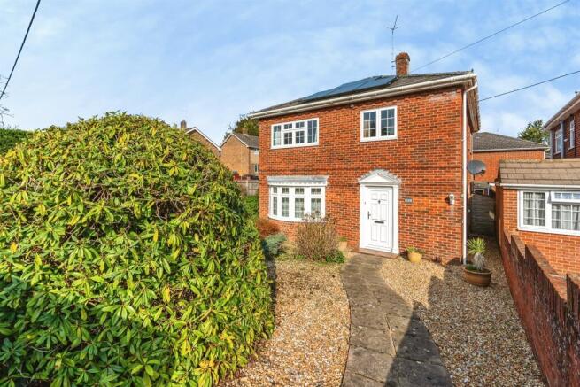 4 bed property, in Leigh Road, £550,000