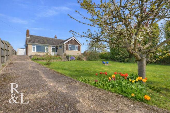 2 bed property, in Green Lane, £425,000