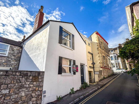 2 bed property, in Greenfield Place, £190,000