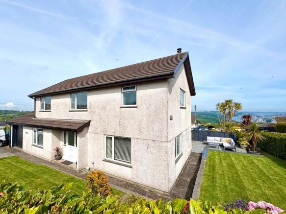 4 bed property, in Immaculate Extended Family Home With River Views, £595,000