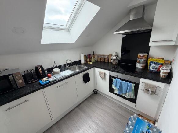 1 bed property, in Viaduct Road, £130,000