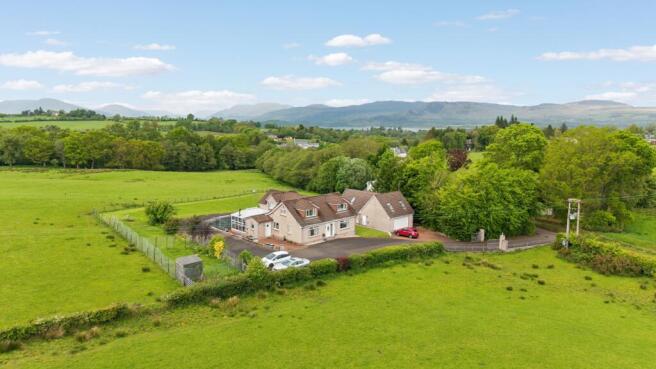 5 bed property, in Oakhurst, £730,000