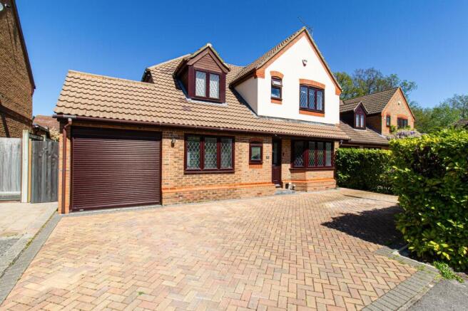 4 bed property, in Oasthouse Drive, £700,000